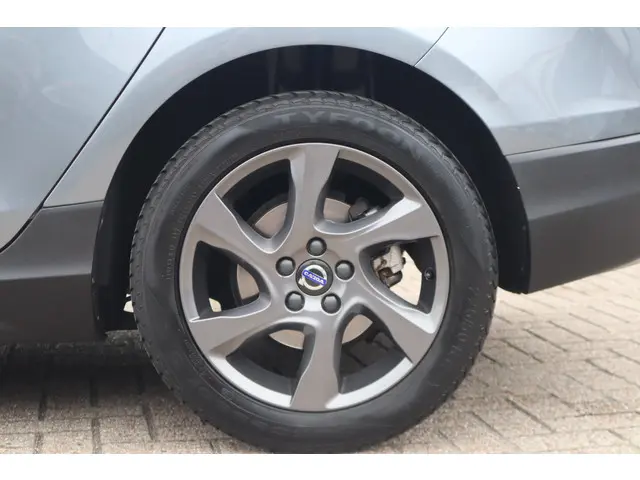 Volvo V40 Cross Country 1.5 T3 Momentum 2015 Benzine 32