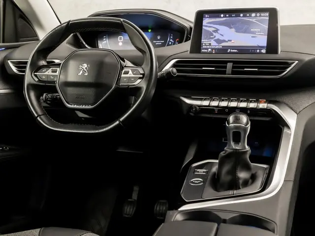 Peugeot 3008 1.2 PureTech Premium Sport 2018 Benzine 7