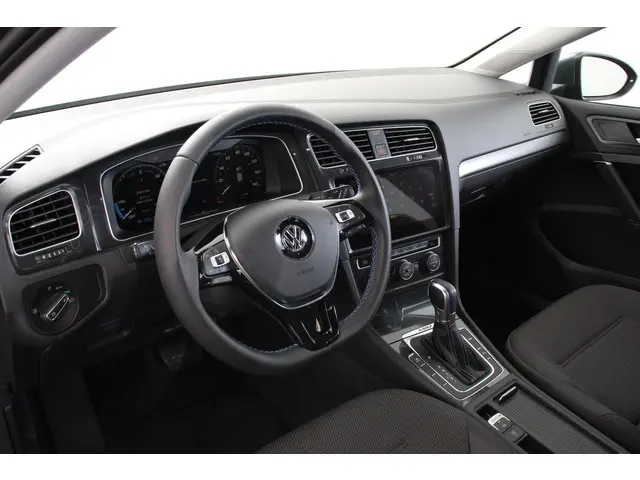 Volkswagen e-Golf 2