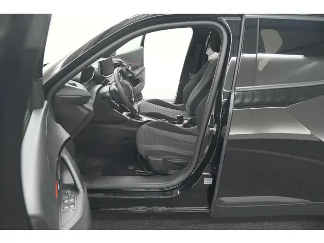 Peugeot 2008 PureTech 130 Active 2023 Benzine 24