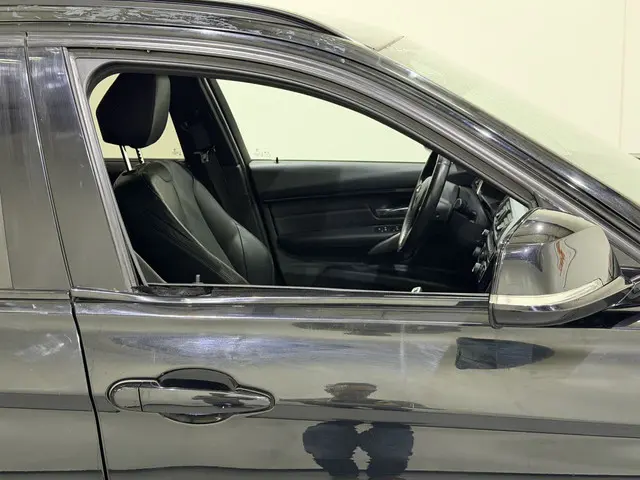 BMW 3 Serie Touring 318i M Sport Aut8 2019 Benzine 13