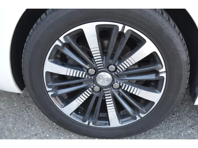 Peugeot 208 1.2 PureTech Blue Lion 2016 Benzine 34