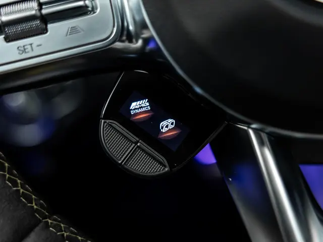 Mercedes-Benz C-Klasse Cabrio AMG 63 S 2022 Benzine 38