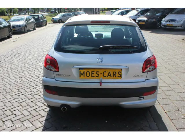 Peugeot 206 + 1.4 Urban Move 2012 Benzine 4