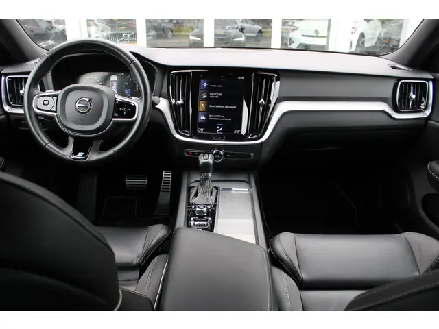 Volvo S60 T4 Automaat R-Design 2019 Benzine 40