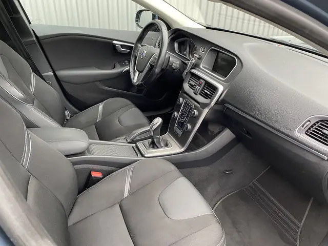 Volvo V40 1.6 T3 Summum 2012 Benzine 16