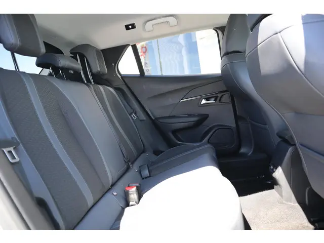 Peugeot 2008 1.2 130PK ALLURE PACK 2021 Benzine 22
