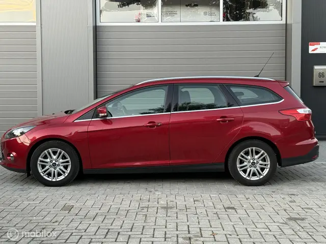 Ford Focus Wagon 1.0 EcoBoost Titanium 2013 Benzine 6