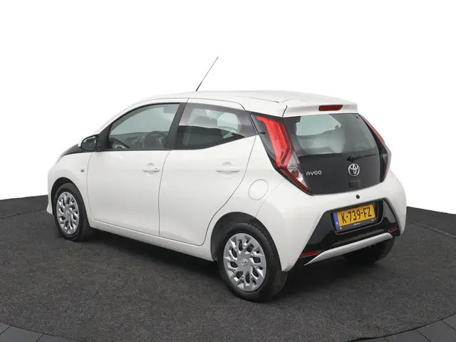 Toyota Aygo 1.0 VVT-i x-play 2020 Benzine 12