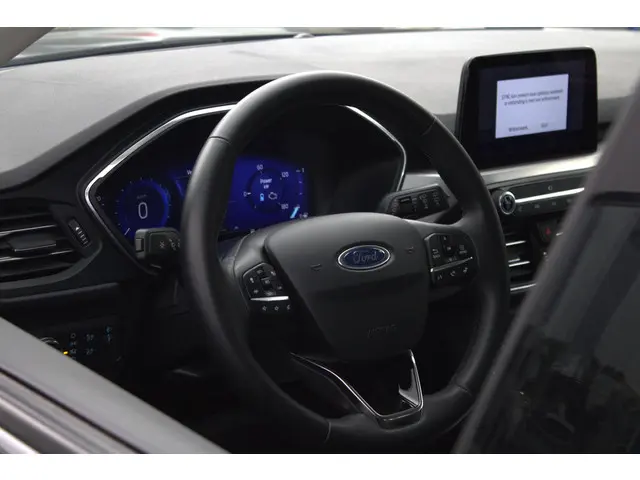 Ford Kuga 2.5 FHEV Titanium 2023 Hybride Benzine 22