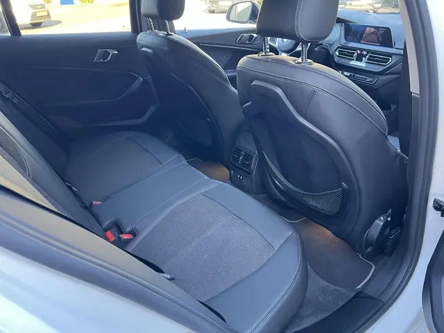 BMW 1 Serie 118i Sport Line 2020 Benzine 8