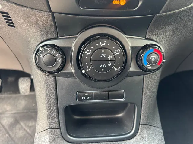 Ford Fiesta 1.0 Style Airco,Led, Navigatie 2015 Benzine 27