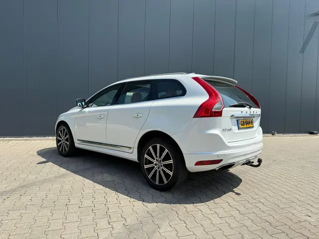 Volvo XC60 2.0 T6 FWD Summum pano / tr. hk / leer 2015 Benzine 4