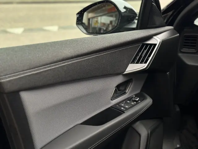 Opel Grandland 1.2 Turbo Hybrid GS 2024 Hybride Benzine 32