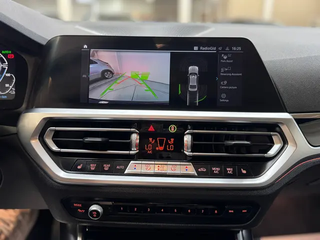 BMW 3 Serie 330e eDrive Edition 2020 Hybride Benzine 15