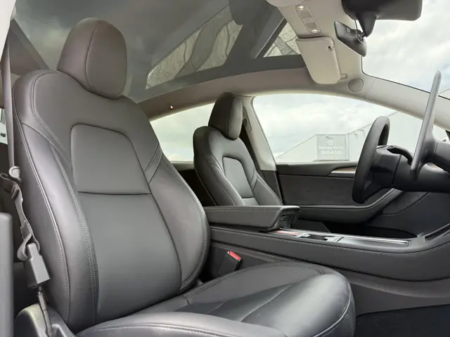 Tesla Model Y Long Range Dual AWD 2023 Elektrisch 13