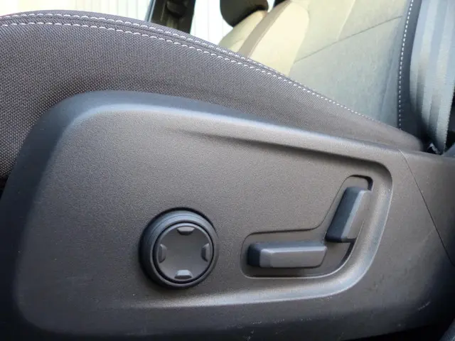 Volvo XC40 B4 Plus Dark 2025 Benzine 33