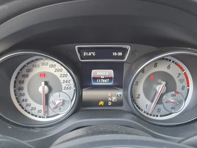 Mercedes-Benz GLA 200 Prestige 2017 Benzine 23