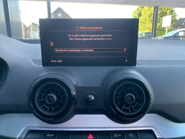 Audi Q2 1.4 TFSI CoD, PANO, NAP, S-LINE 2017 Benzine 20