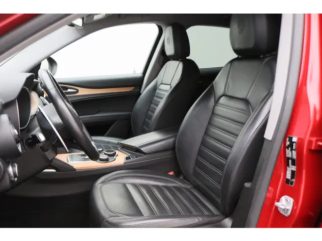 Alfa Romeo Stelvio 2.0 T AWD First Edition 2017 Benzine 10