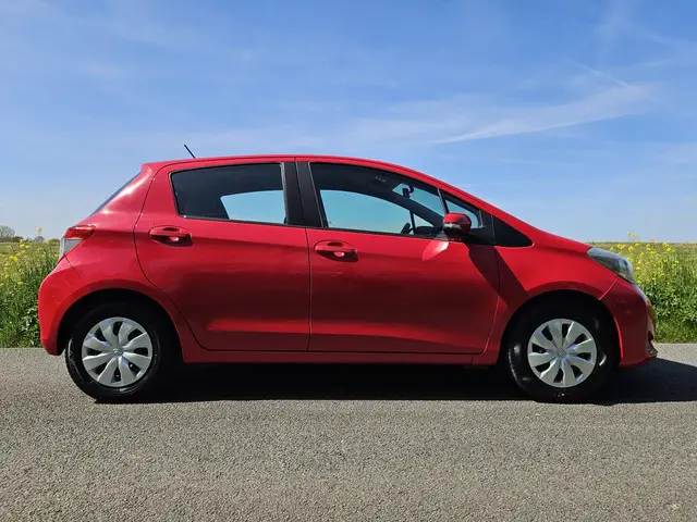 Toyota Yaris 1.0 VVT-i Aspiration 2013 Benzine 2