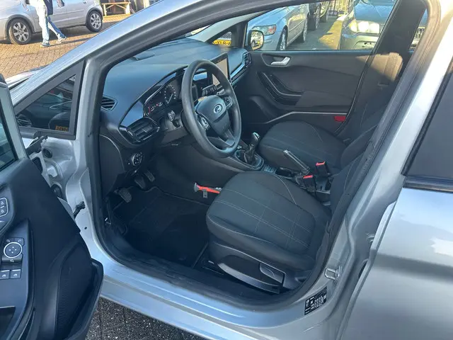 Ford Fiesta 1.1 Trend , navigatie , airco 2019 Benzine 8