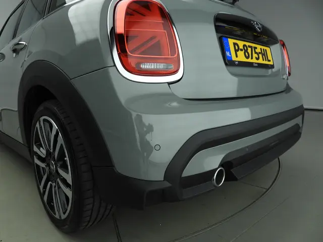 MINI 5-Deurs Cooper 2022 Benzine 34