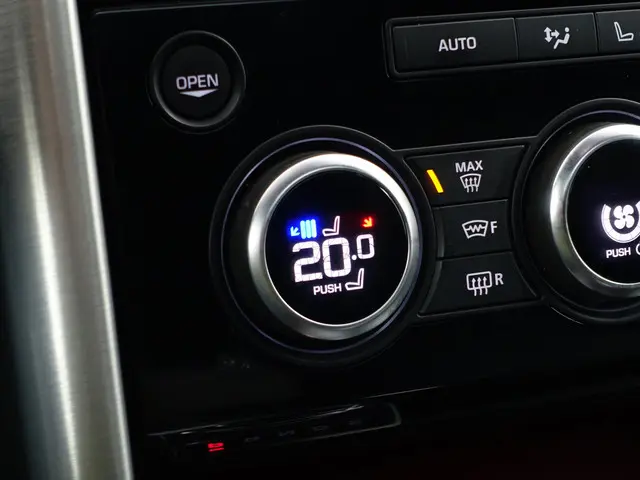 Land Rover Discovery 3.0 Td6 HSE Luxury 2018 Diesel 12