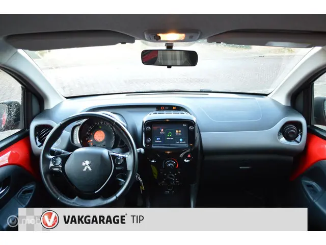 Peugeot 108 1.0 e-VTi Allure 2019 Benzine 18