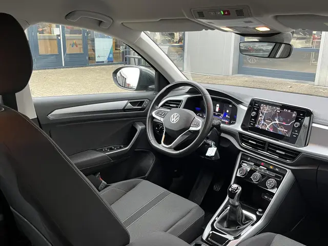 Volkswagen T-Roc 1.0 TSI Life 2023 Benzine 32
