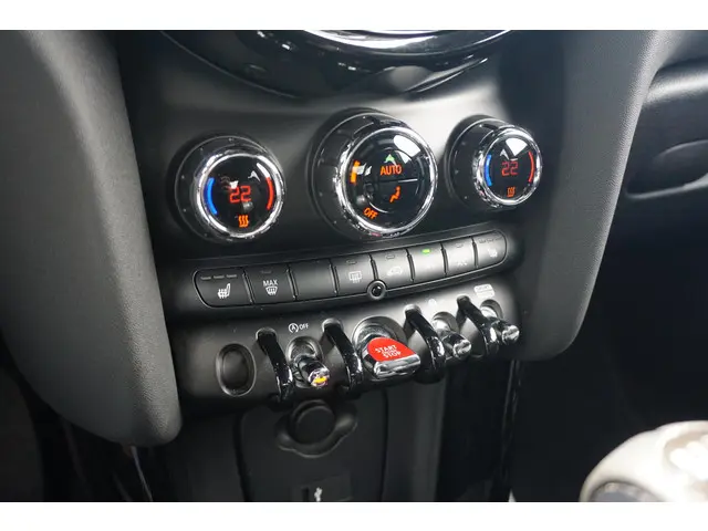 MINI 5-Deurs Cooper Classic 2021 Benzine 17