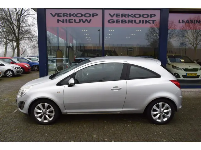 Opel Corsa 1.2-16V Anniversary Edition 2013 Benzine 2