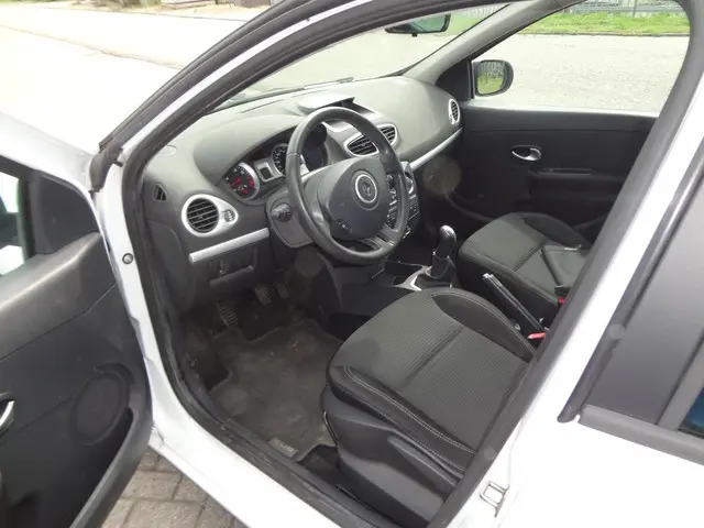 Renault Clio 1.2 Collection 2012 Benzine