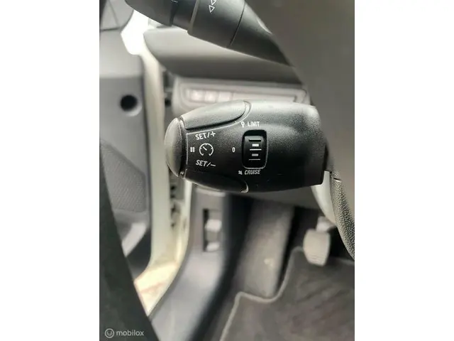Peugeot 208 1.2 PureTech Blue Lion 2017 Benzine 14