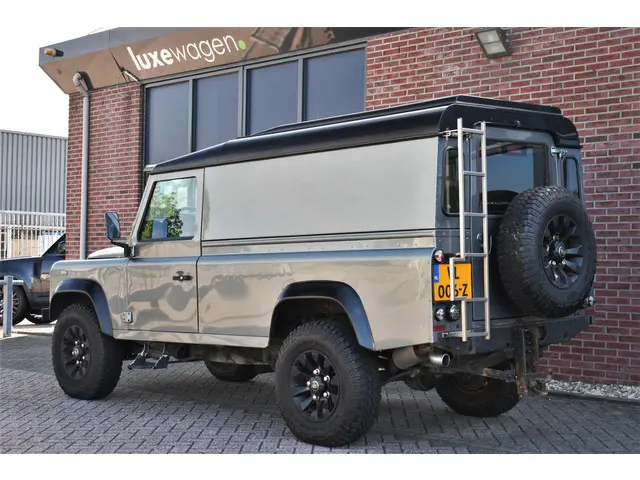 Land Rover Defender 110 2.2 TD4 Hard Top 2015 Diesel 6