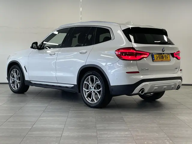 BMW X3 xDrive20i High Executive 2019 Benzine 7