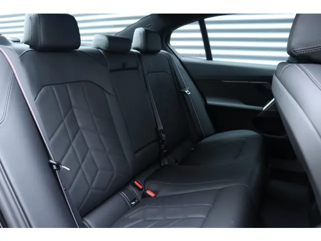 BMW i5 eDrive40 2025 Elektrisch 10