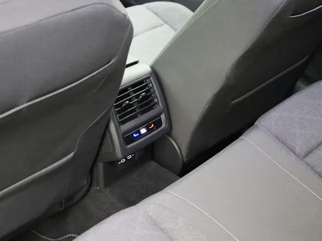 Volkswagen Golf 1.0eTSI/110PK Life DSG 2023 Benzine 20