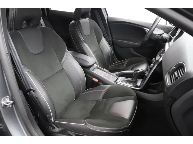 Volvo V40 1.5 T3 R-Design 2019 Benzine 9