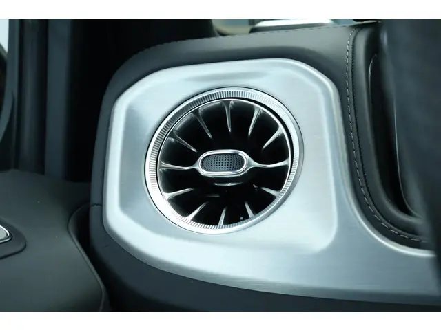 Mercedes-Benz G-Klasse 500 2023 Benzine 27