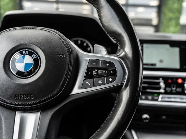 BMW 3 Serie 320i High Executive 2019 Benzine 33