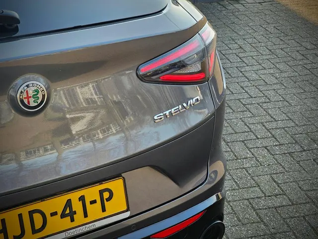 Alfa Romeo Stelvio 2.0 T GME AWD Veloce 2023 Benzine 10
