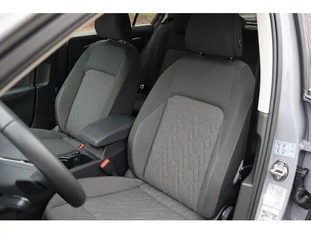 Volkswagen Golf 1.5 eTSI Life Edition 2024 Benzine 14