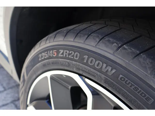Lynk & Co 01 1.5 2025 Hybride Benzine 43