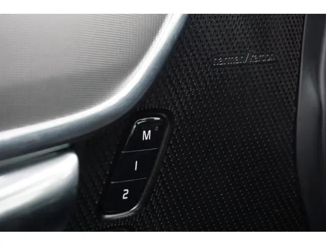 Volvo V90 2.0 B4 R-Design 2021 Benzine 24