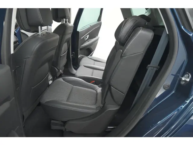 Renault Scénic TCe 140 EDC Bose 2021 Benzine 37