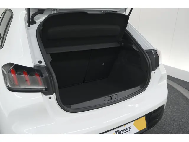 Peugeot 208 PureTech 100 Allure Pack 2023 Benzine 62