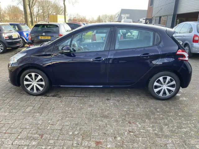 Peugeot 208 1.4 e-HDi Blue Lease DIESEL 2013 Diesel 5