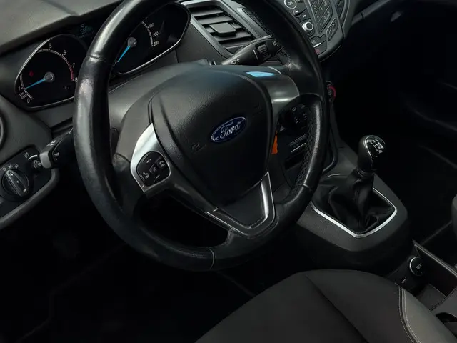 Ford Fiesta 1.0 EcoBoost Titanium 2015 Benzine 8