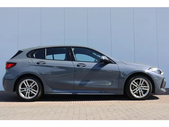 BMW 1 Serie 118i Business Edition 2022 Benzine 4